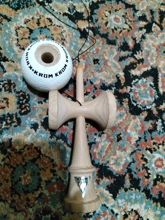 Kendama krom pop alb