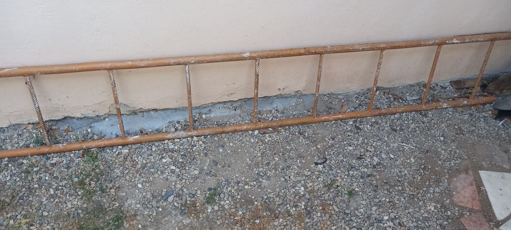 Scara metalica...