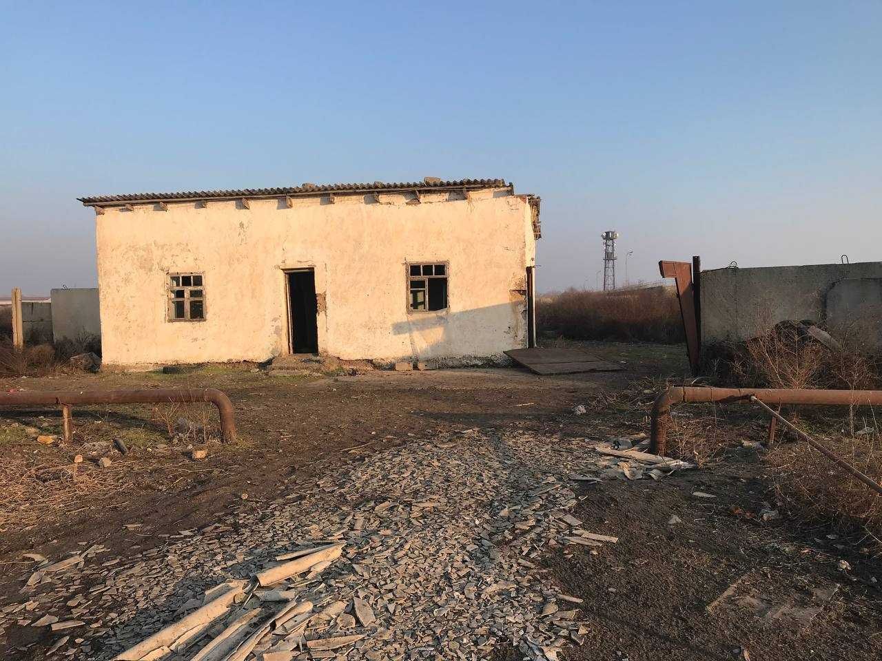 Do`stlik tumanida Molxona binosi bolib tolash sharti bilan sotiladi.