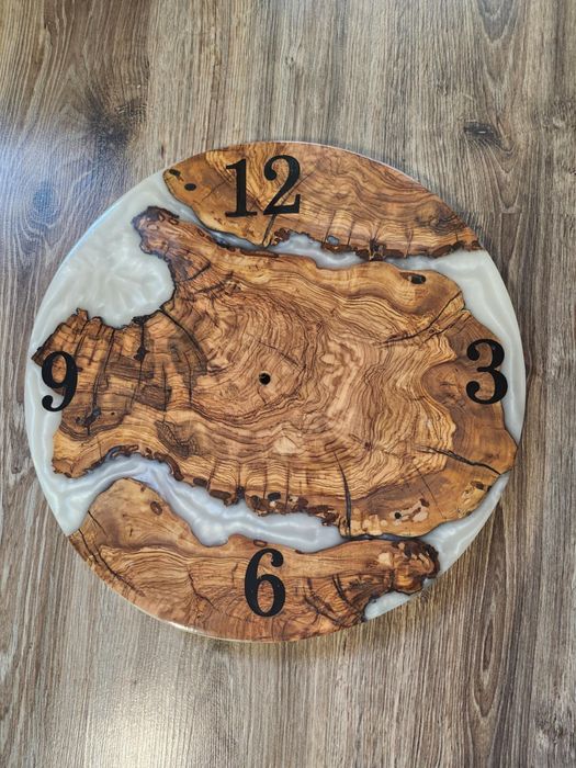 Стенни часовници с епоксидна смола