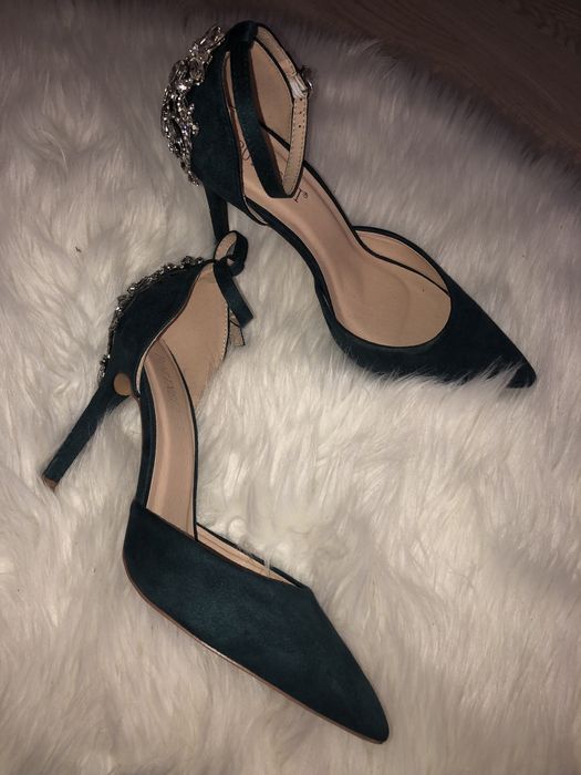 Pantofi eleganti cu ornament din pietricele