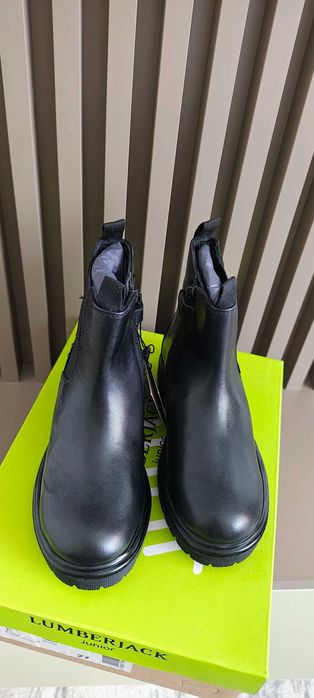 Ghete / botine noi mărimea 27 și 32