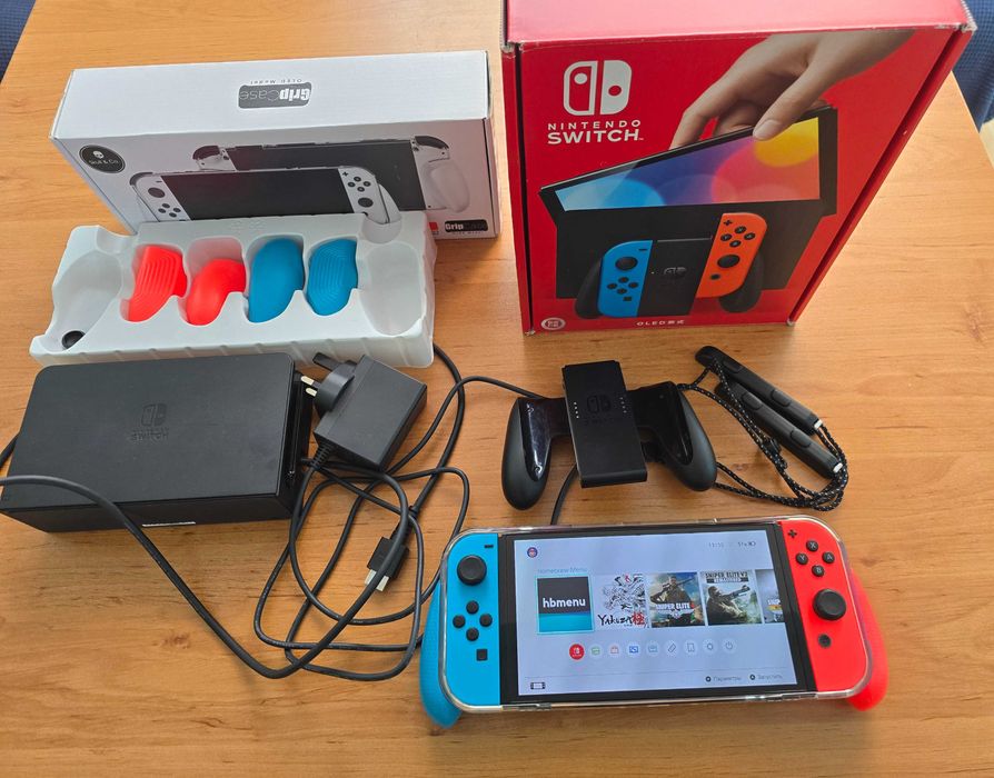 Nintendo Switch OLED 64 gb + 256 gb microSD + grip case + всички игри.