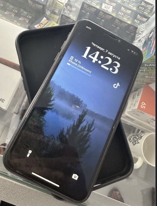 айфон 11 сост идеал на экране трещин нету т.к стоит защитный стекло