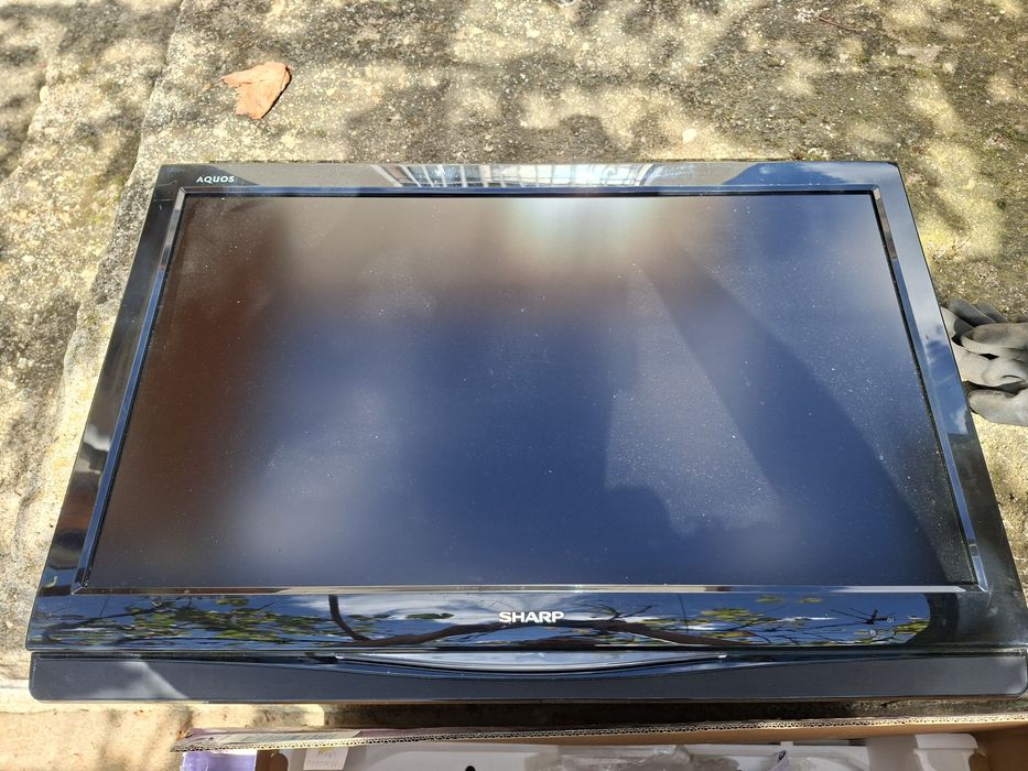 Телевизор Sharp LCD 32 инча