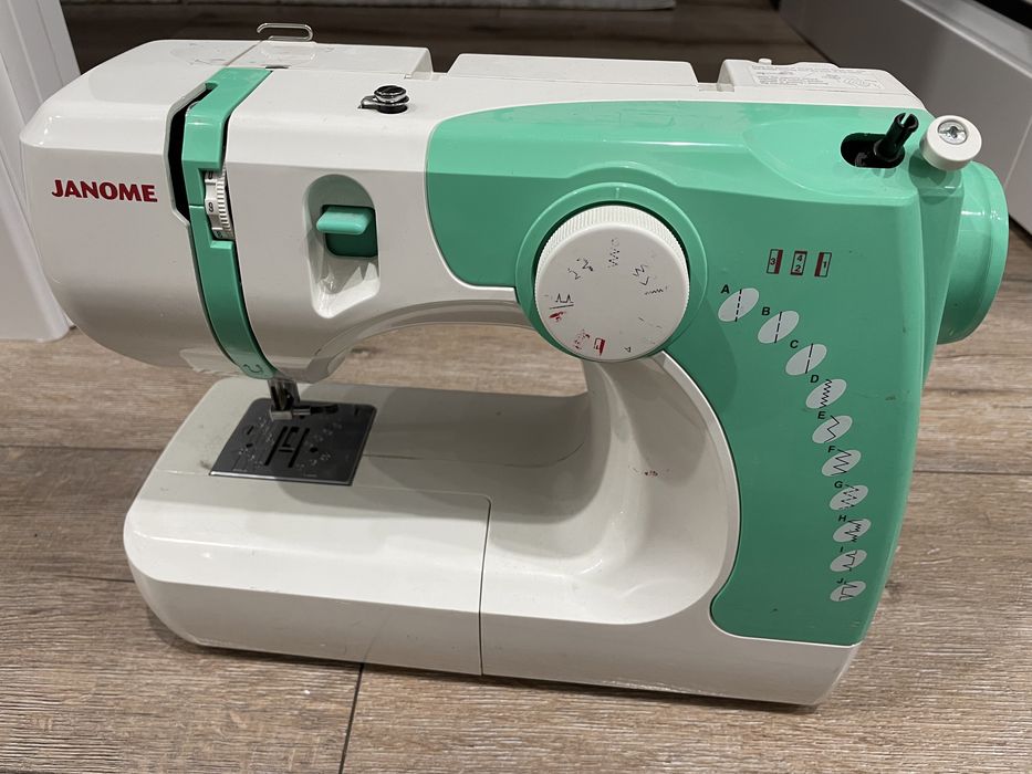 Продается швейная машина