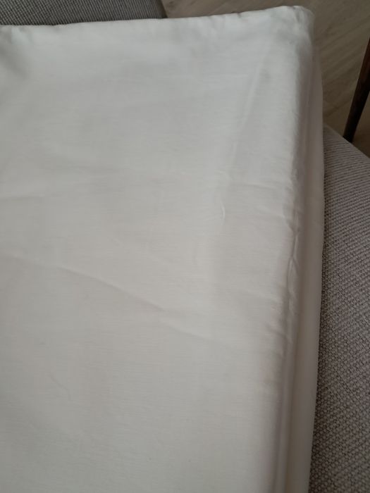 Бял памучен плат