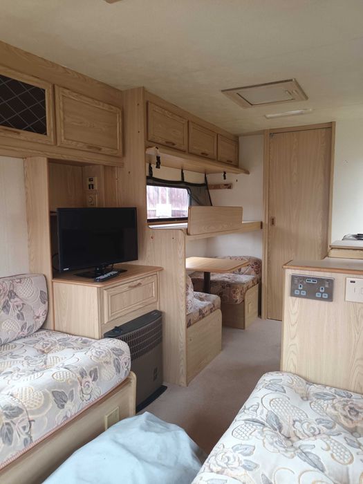 Каравана Lunar 4-места