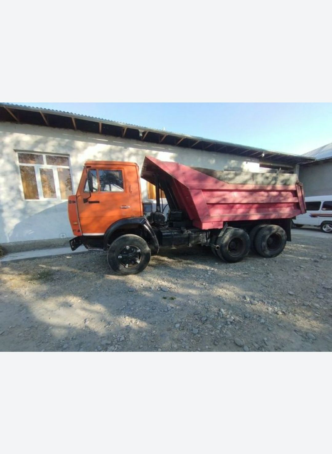 Kamaz samasval srochni sotiladi
