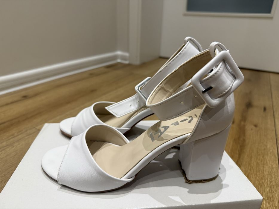 Дамски сандали - бели, червени, бежови