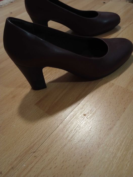 Vând pantofi dama visinii