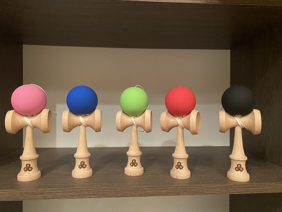 Kendama kbr cupe mari rubber grip noi in cutie cu ata de rezerva