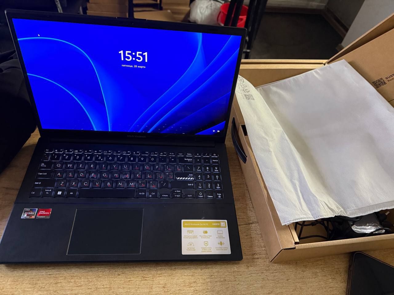 Noutbuk AsusvivobookE1504F   8 ga 256 noutbook Ekran60Hz