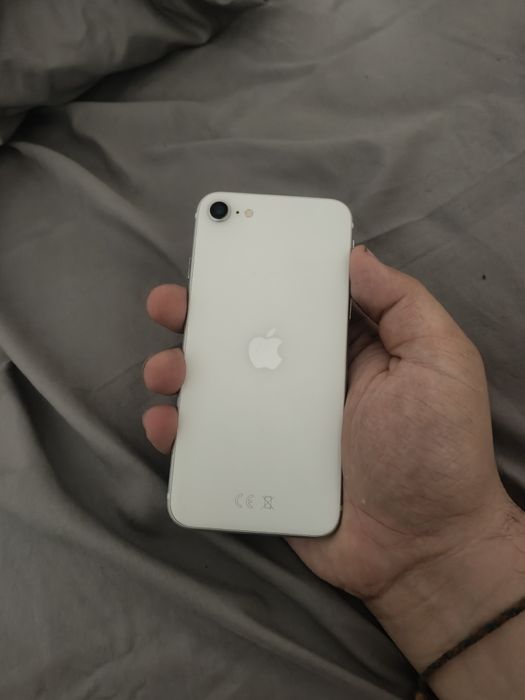 Продам iphone se 2020
