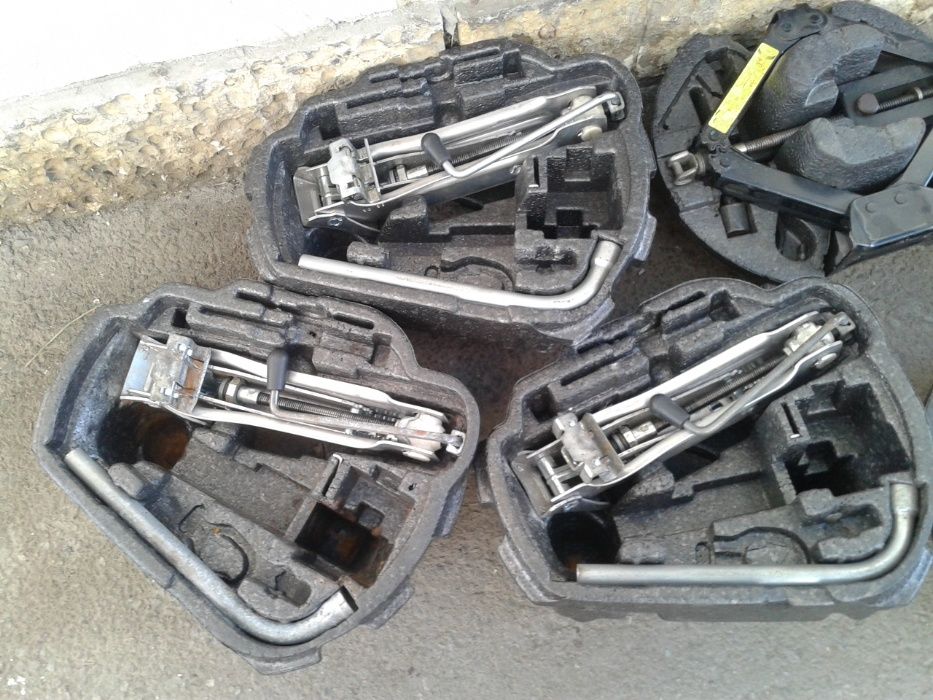 Oригинални крикове и ключове за Опел,рено,пежо,VW,Audi,mercedes...