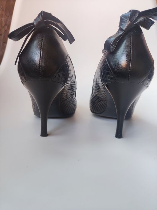 Дамски кожени обувки