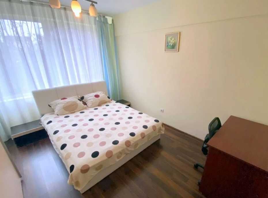 Дава се под наем Тристаен апартамент в Пловдив, Център - 90 кв.м за 397.8 € - Снимка #2