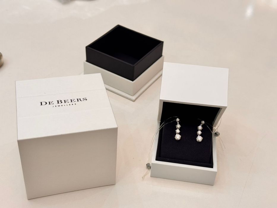 Продам золотые серьги с бриллиантами