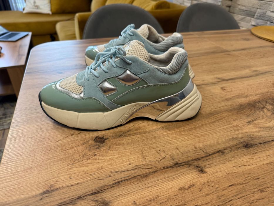 Оригинални сникърси Pinko