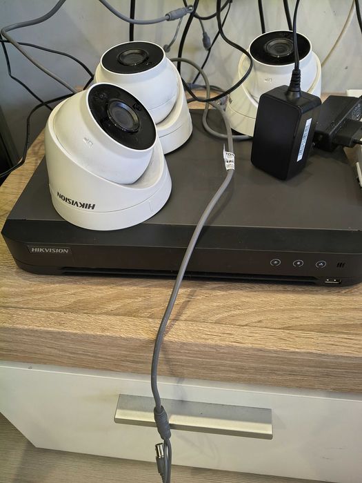 Видеорекордер HIKVISION DS-7204HUHI-K1 + 3 камери ds 2ce56f7t it3