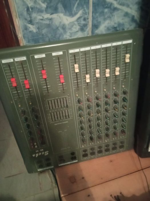 Vând 2 orgi si 2 sintetizatoare