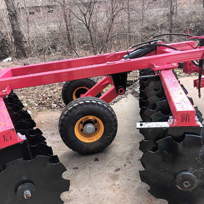 Разпродажба на плугове, брани, тракторно ремарке.