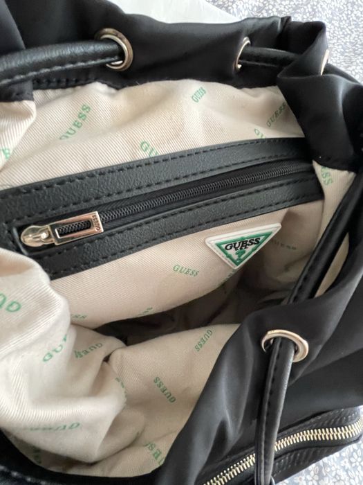 Дамска раница Guess