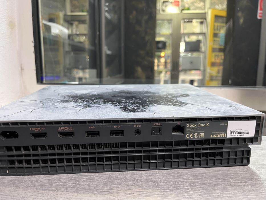 Consola Xbox One X Editie Limitada Gear 5. Ca nou