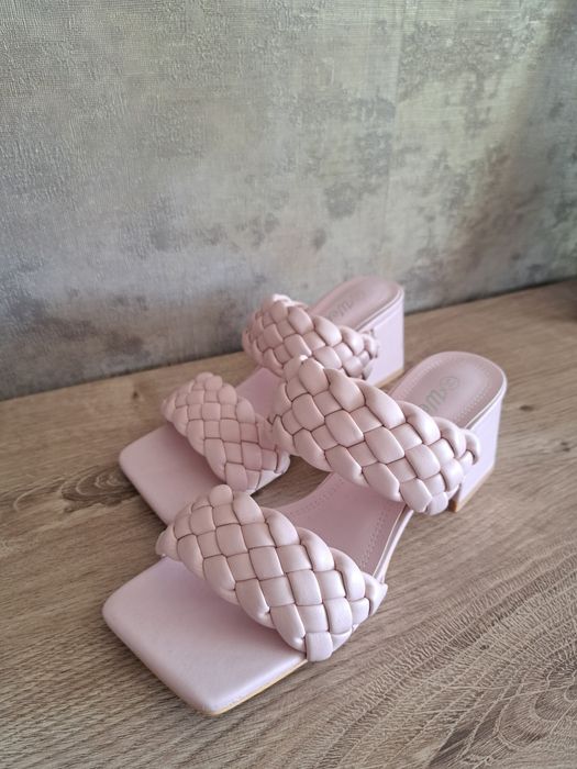 Дамски розови обувки на дебел ток Weeboo
