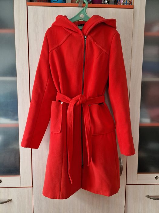 Продам дёшево новое красивое пальто.