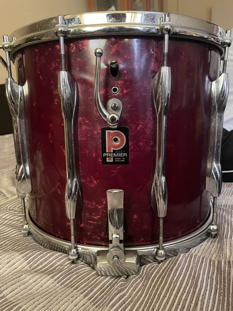 Продавам marching drum