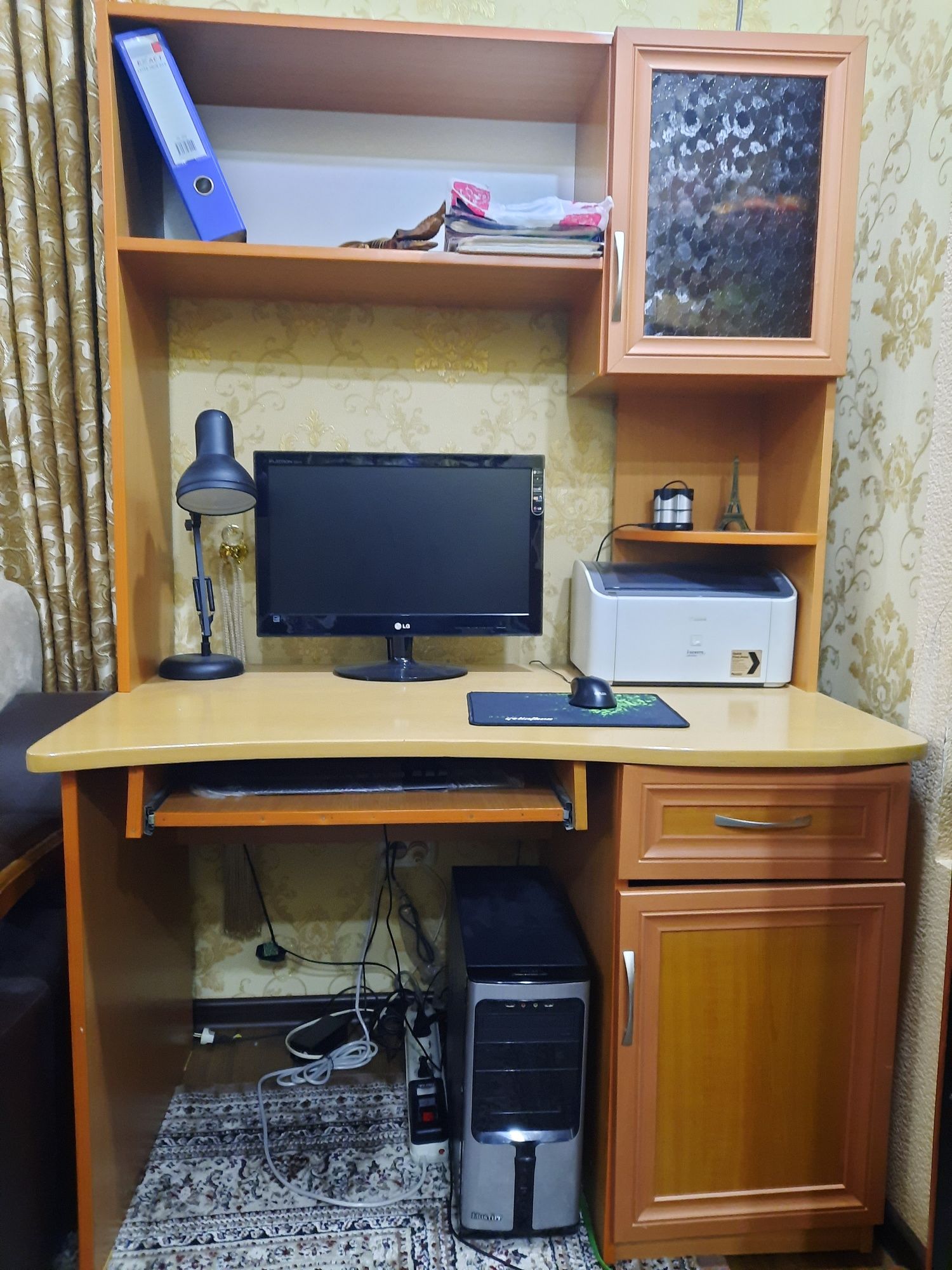 Срочно компьютерный стол