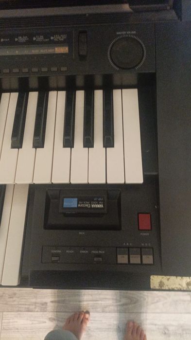 Pianina  Yamaha Electone HS-6 cu accesorii