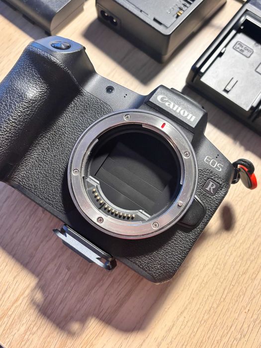 VAND body Canon Eos R full frame 30mp + adaptor EF-RF