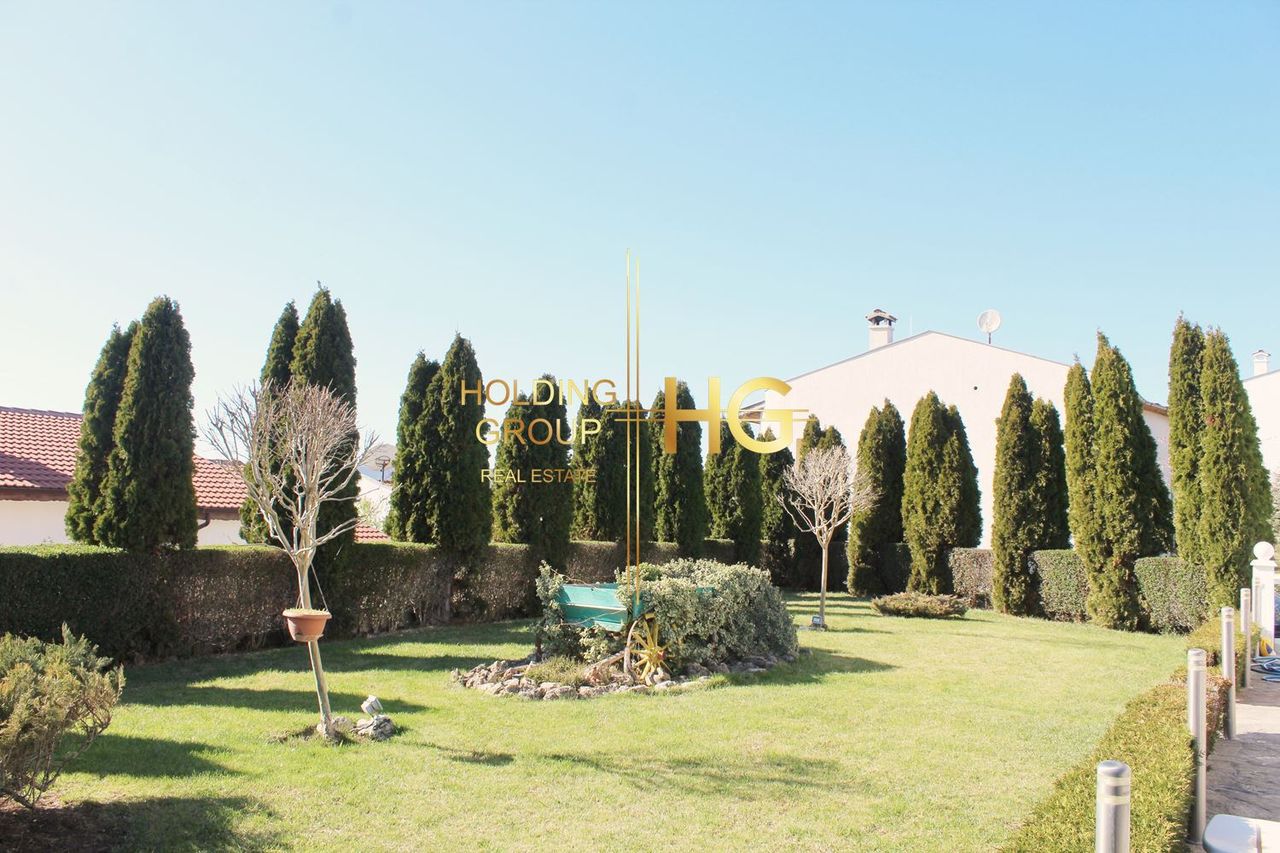 Продава се Къща в с. Оброчище, Област Добрич - 250 кв.м за 1400 €/кв.м - Снимка #2