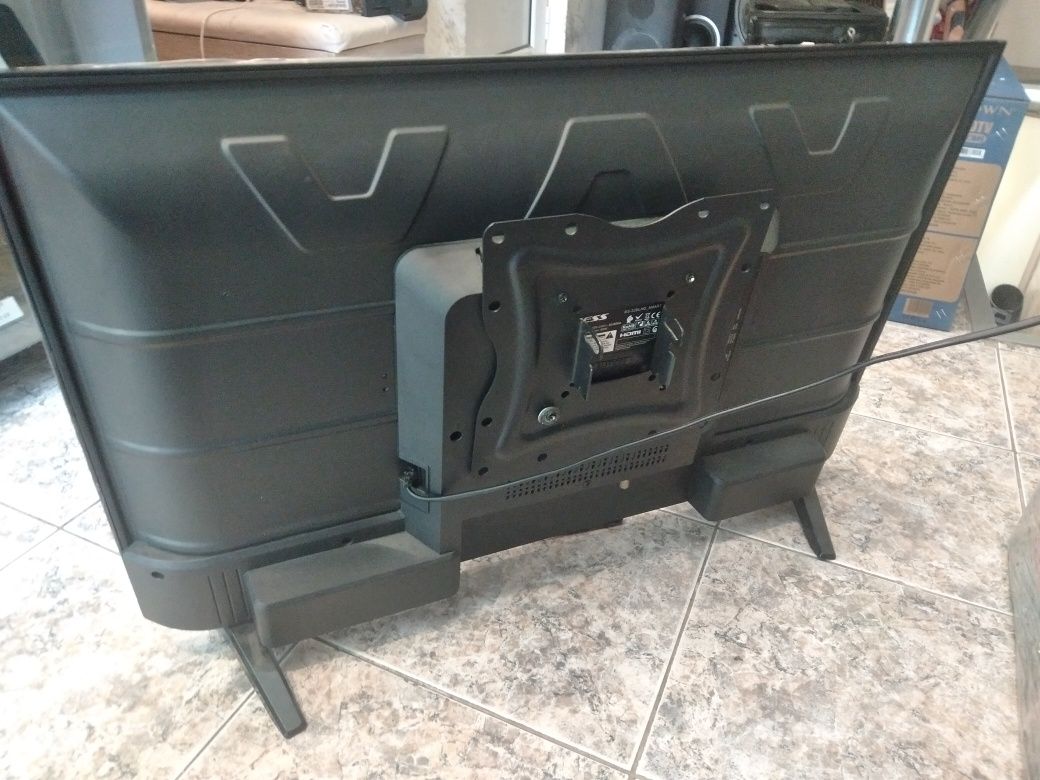 Смарт телевизор Bess 32''