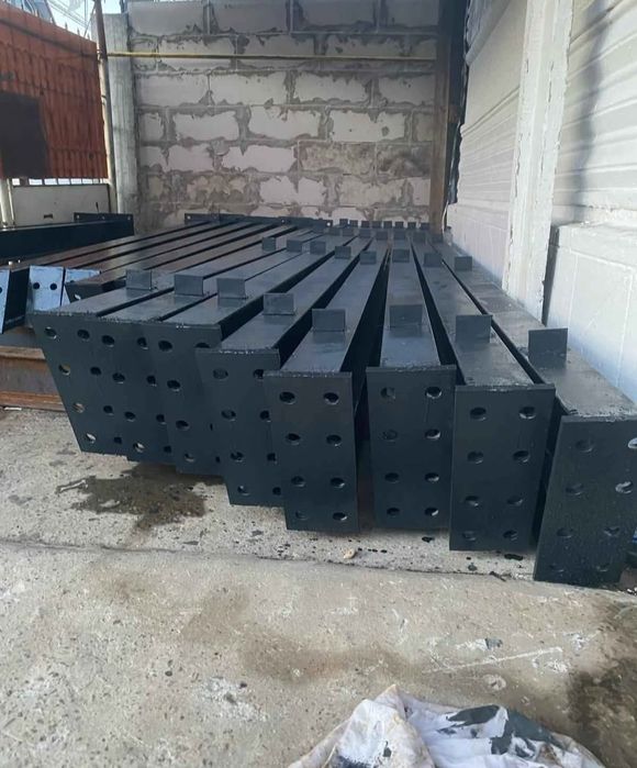 Vand structuri metalice 8x15x3 am pe stoc 7 bucăți de hale metalice la