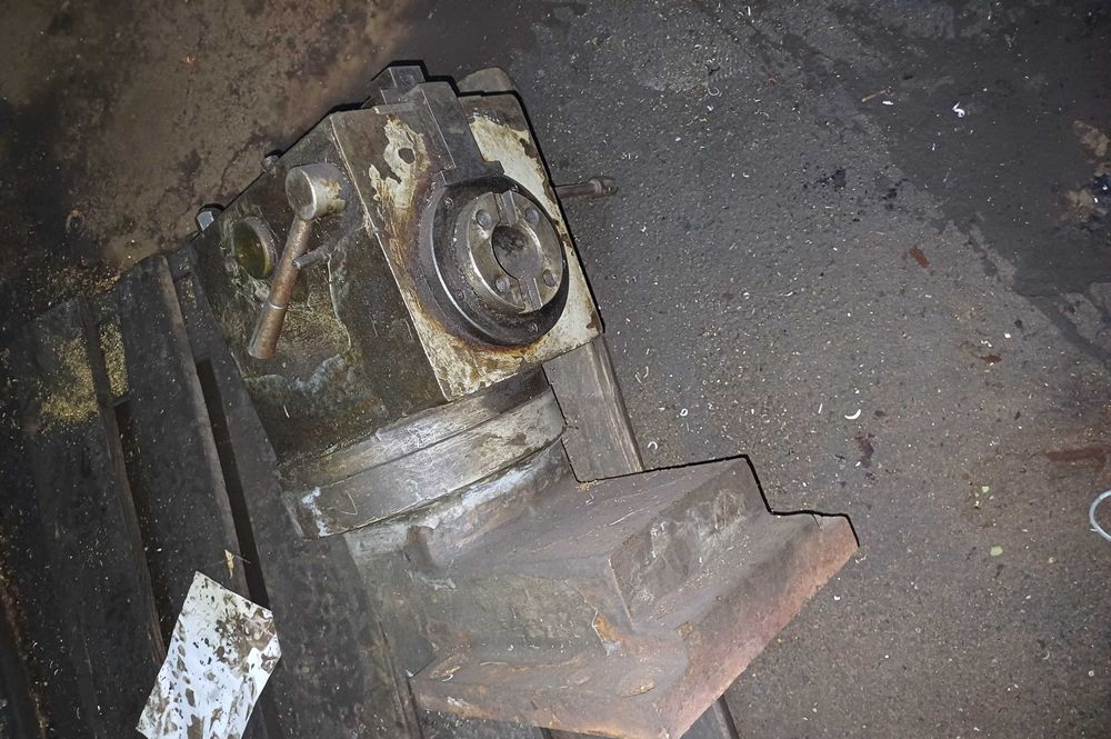 Freza cu scule, afișaj digital, masa rot., divizor, cap de mortezat