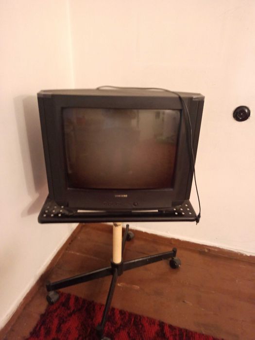 Продам цветной телевизор Самсунг