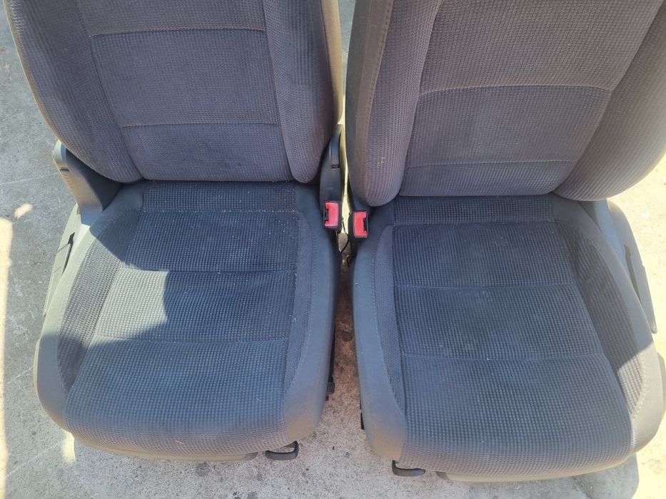 scaune golf5 față, spate 200 de lei bucata