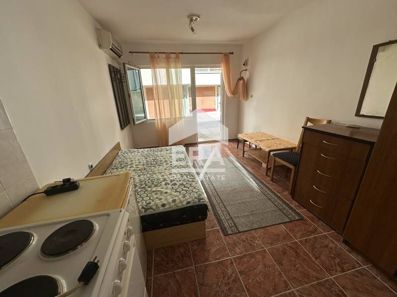 Дава се под наем Едностаен апартамент в Бургас, Лазур - 21 кв.м за 153 € - Снимка #2
