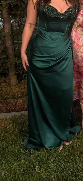 Официална рокля.