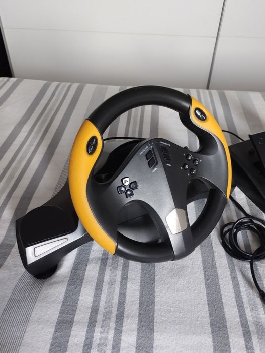 Volan cu pedale de gaming