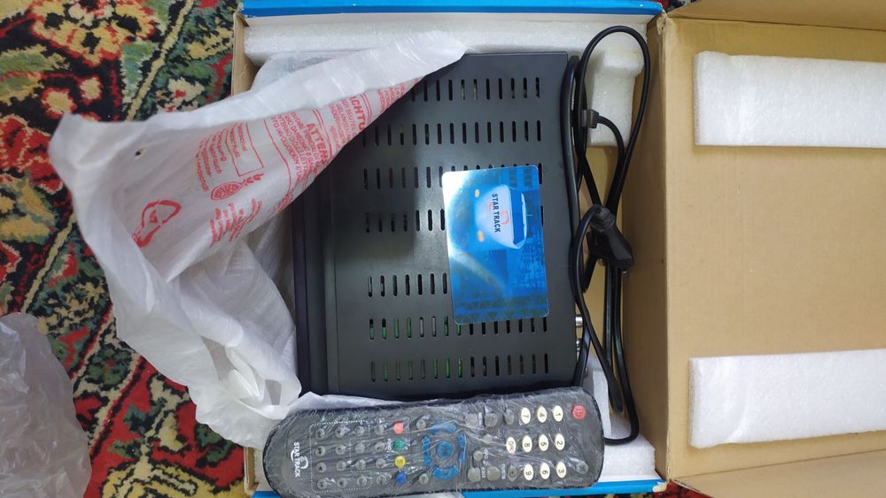 Продам  спут тюнер Star track str2016 и CD проиг Phillips AK 630