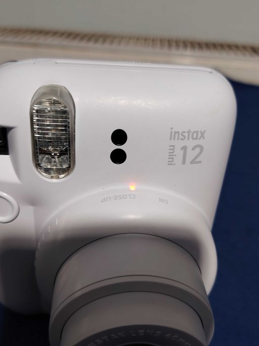 Fujifilm Instax Mini 12, aparat foto instant, fără film.