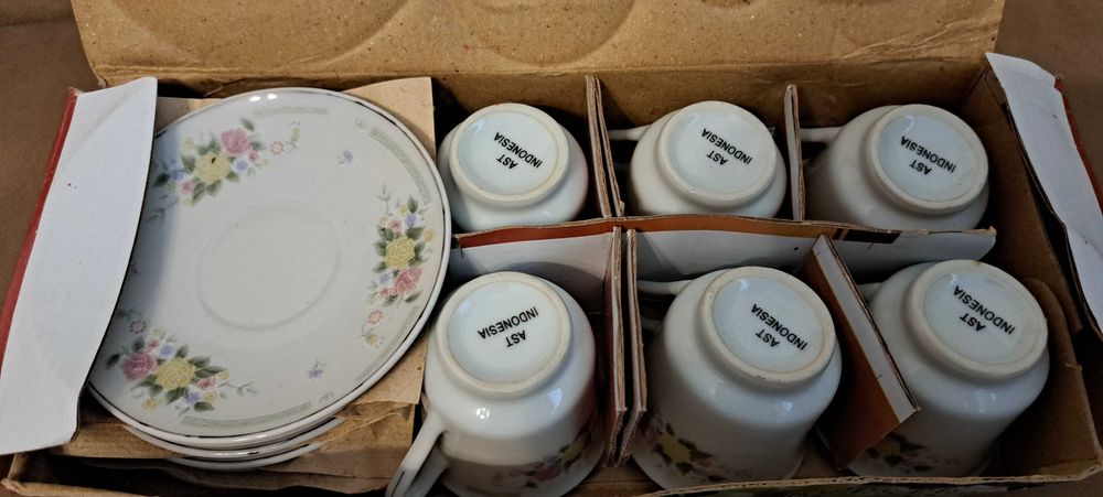 Нов сервиз за кафе в собствена кутия