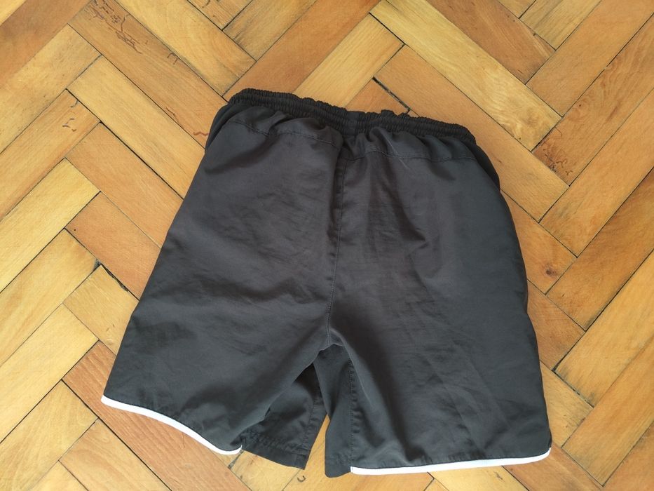 Vând pantaloni puma scurți