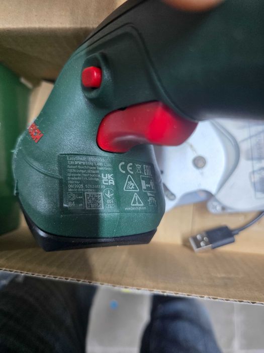 Foarfece de taiat iarba pe acumulator Bosch EasyShear 0600833303