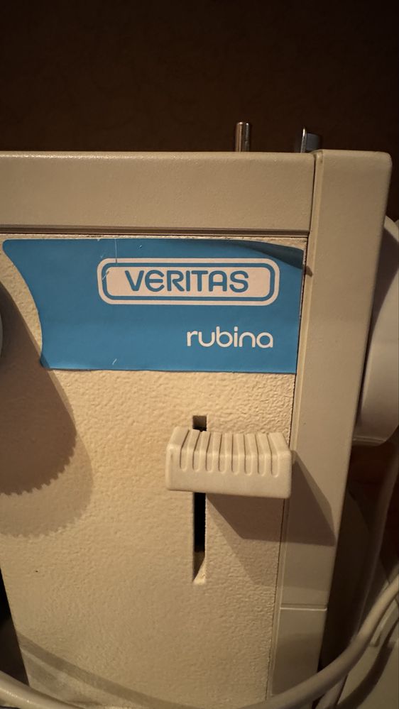 Продам швейную машинку Veritas