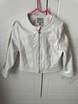 Продавам детско яке Guess 4